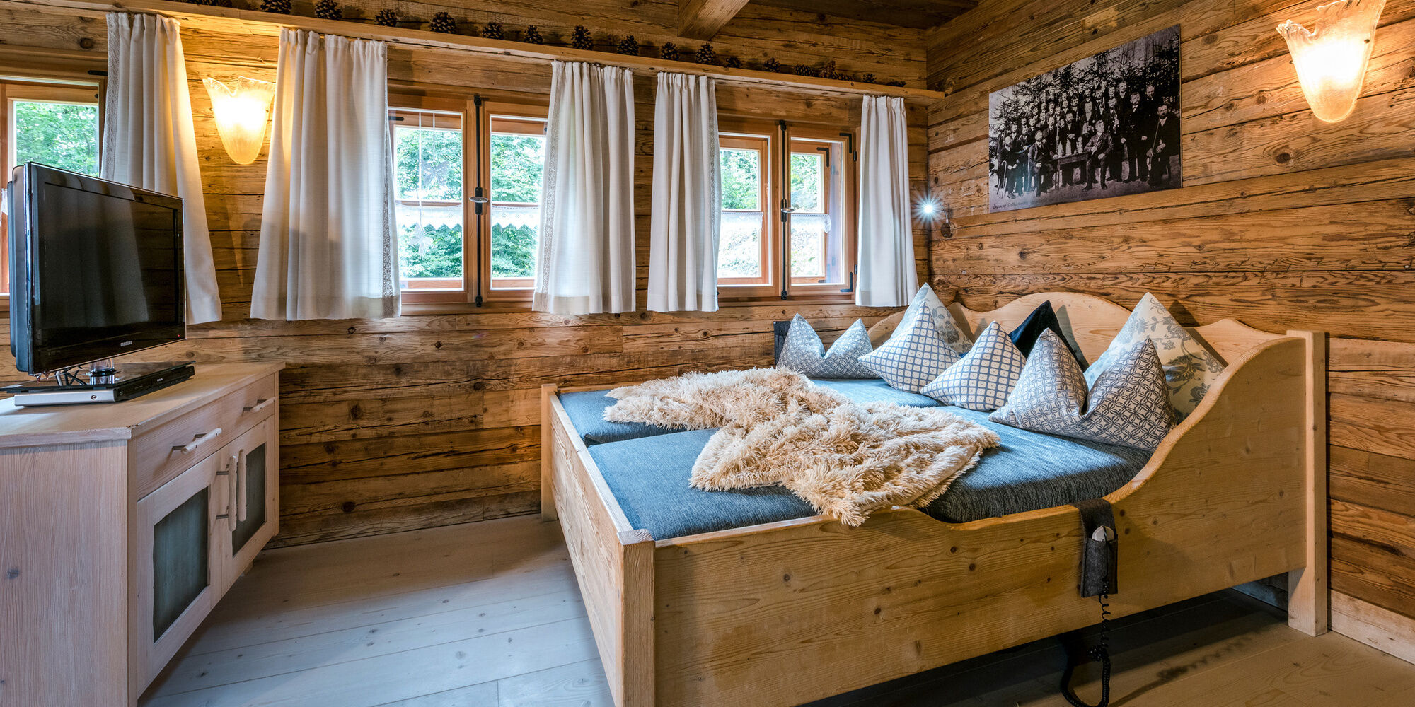 Bett im Luxus Chalet Bayerischer Wald