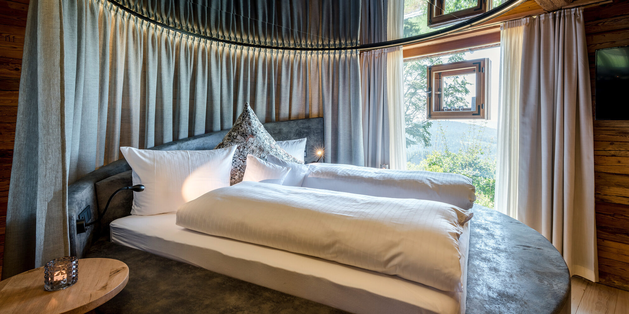 Bett im Luxus Chalet Bayern