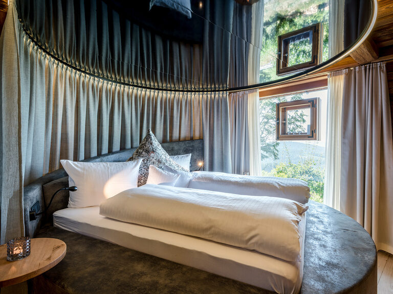 Bett im Luxus Chalet Bayern