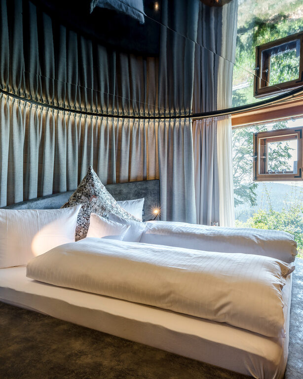 Bett im Luxus Chalet Bayern