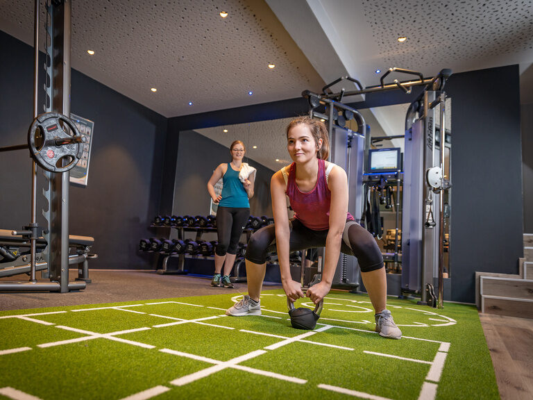 Wir sind Ihr Wellnesshotel im Bayerischen Wald mit Fitnesstraining - neuste Geräte stehen unseren Gästen zur Verfügung.