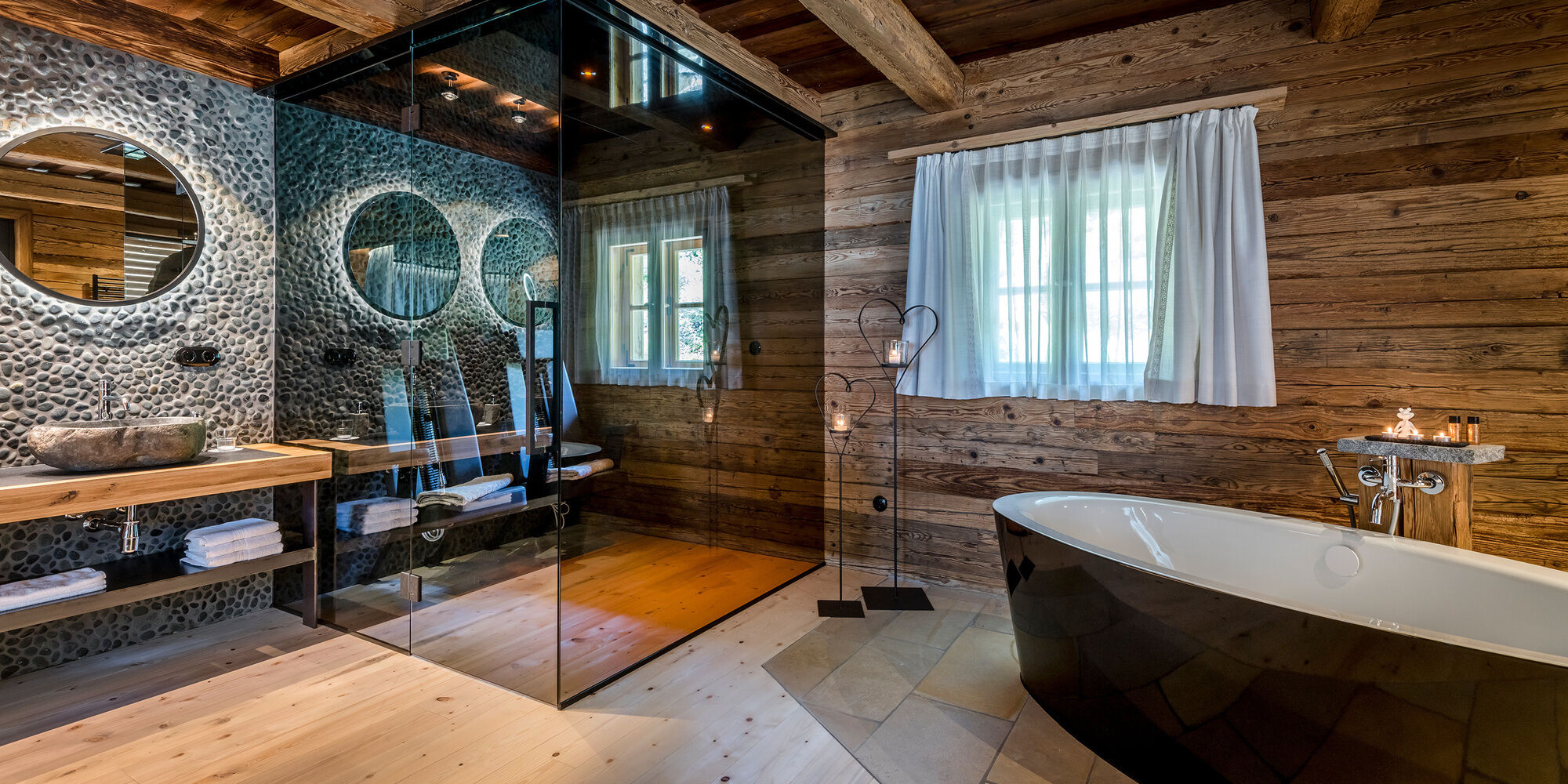 Luxus Chalet Bayern mit freistehender Badewanne und Sauna