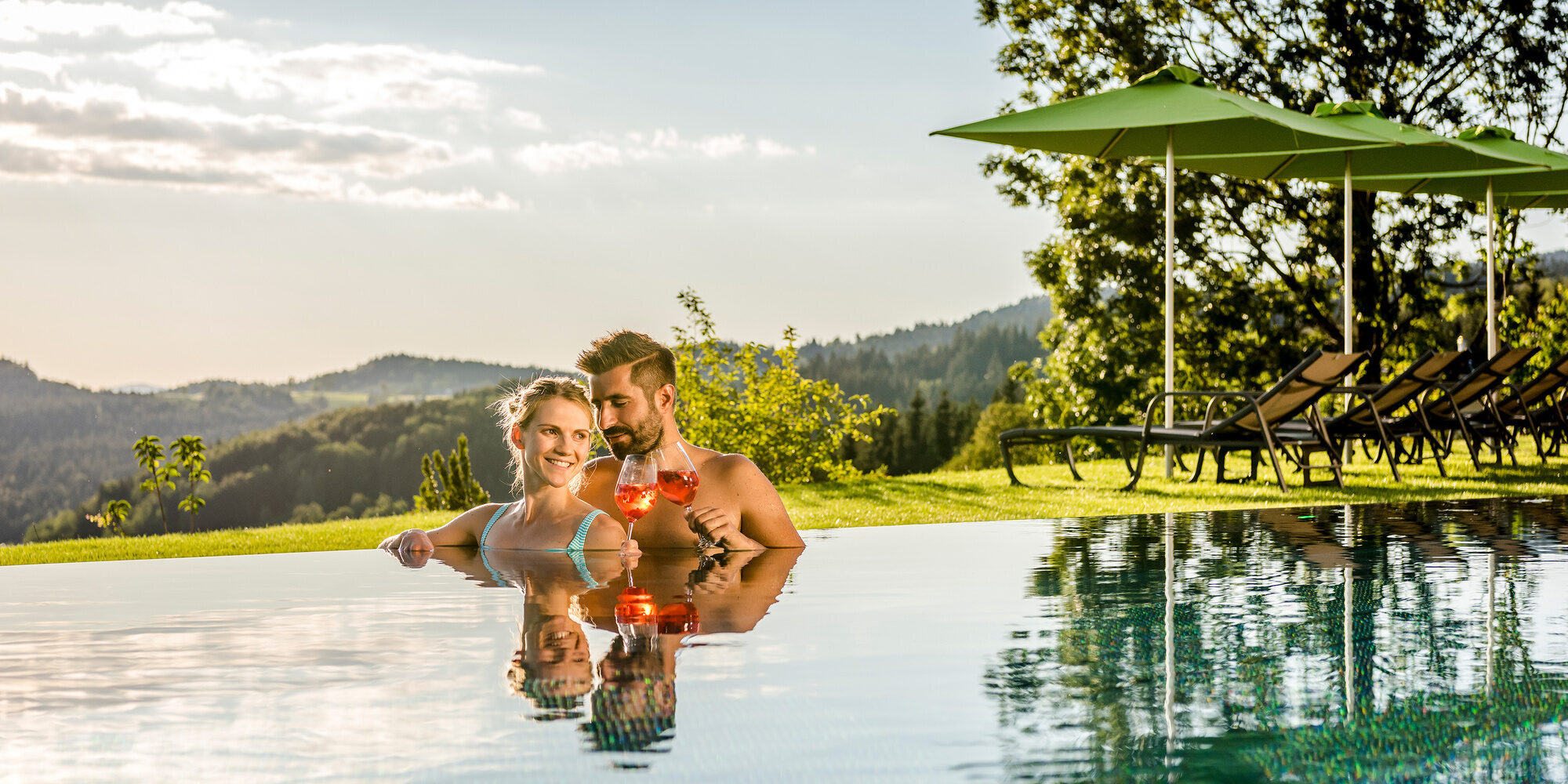 Partnermassage mit Geweih - 4-Sterne Wellensshotel Hüttenhof im Bayerischen Wald