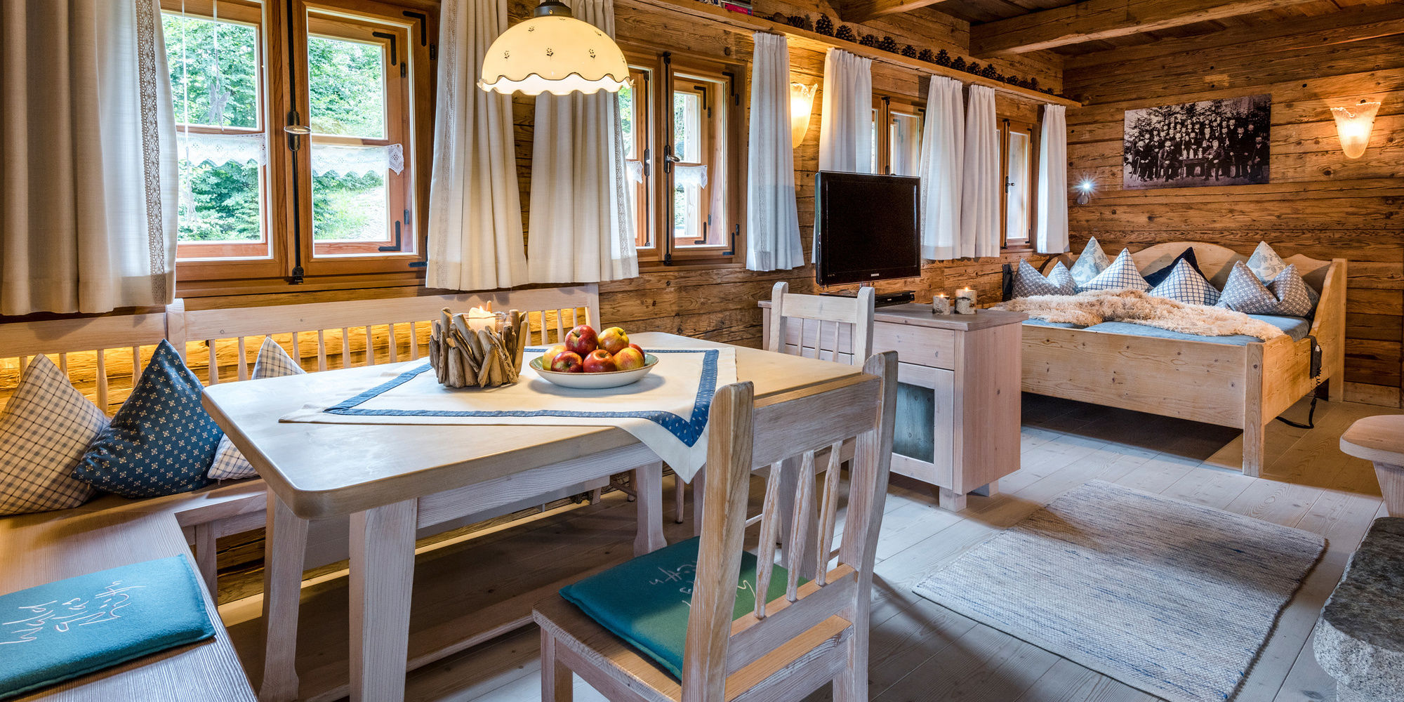 Wellness im Chalet mit freistehender Badewanne