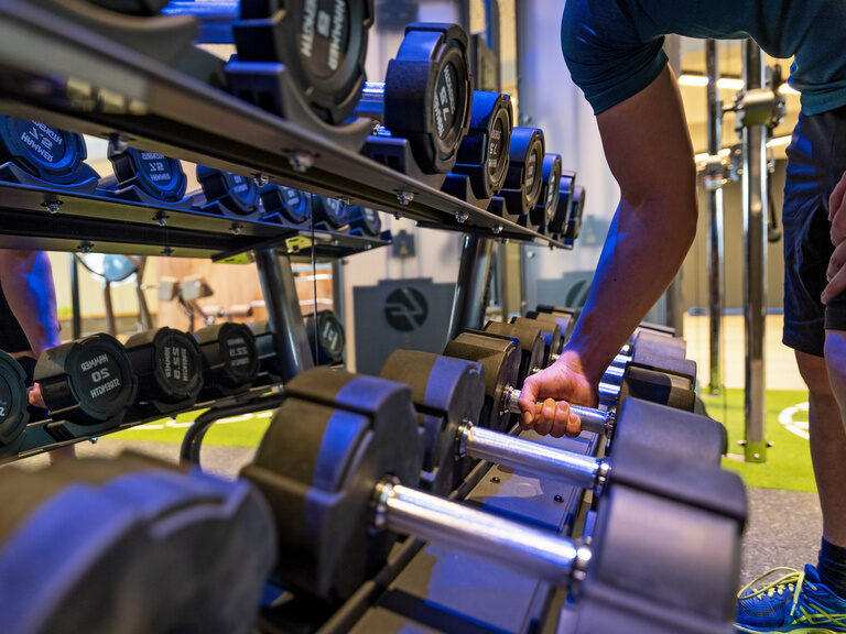 Wellnesshotel Bayern mit Fitnessraum - von Ausdauertraining bis hin zu Krafttraining ist für jeden das richtige Sportgerät geboten